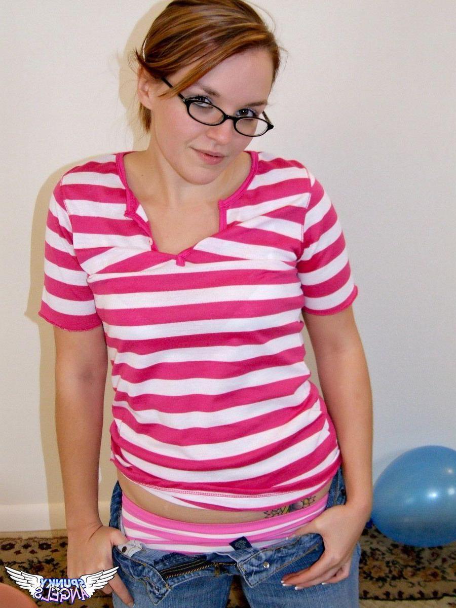 20P Pictures of a cute teen in glasses and balloons