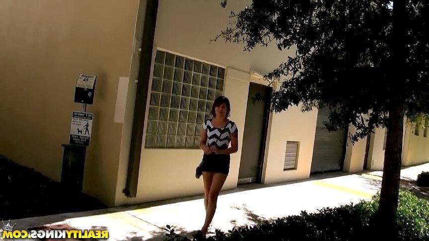 20P Amateur girl Holly Starr gets picked up for some hot sex