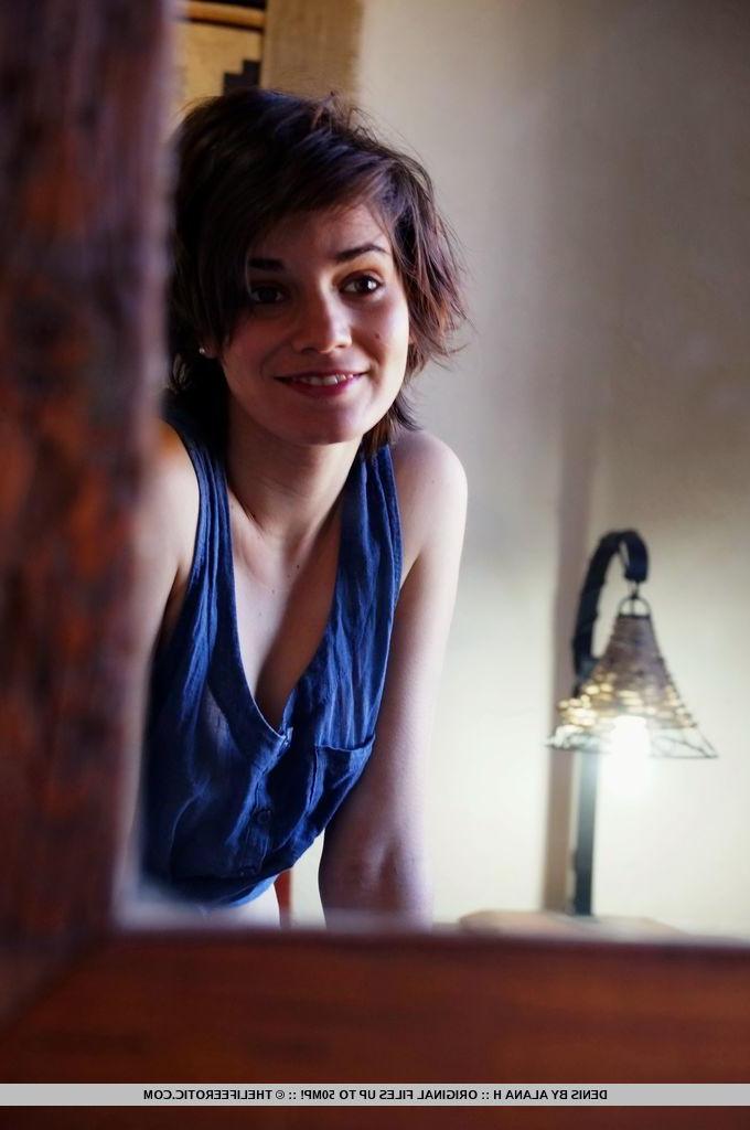 16P Brunette girl Denis pleasures her pussy with a pink dildo in bed
