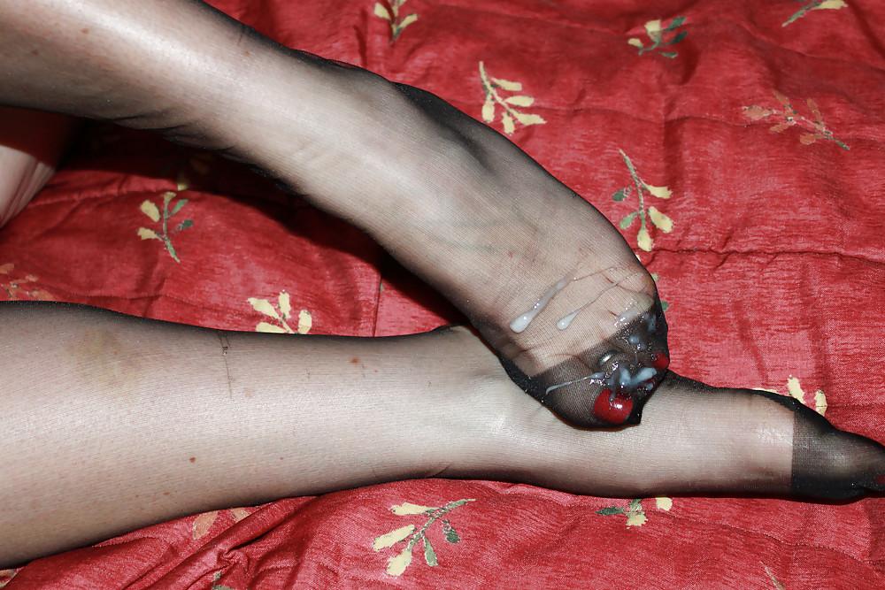17P Messy Black FF covered feet