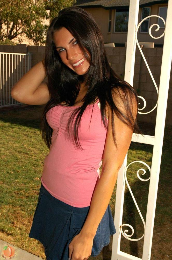 16P Pictures of wet peach Nicole showing how hot she is