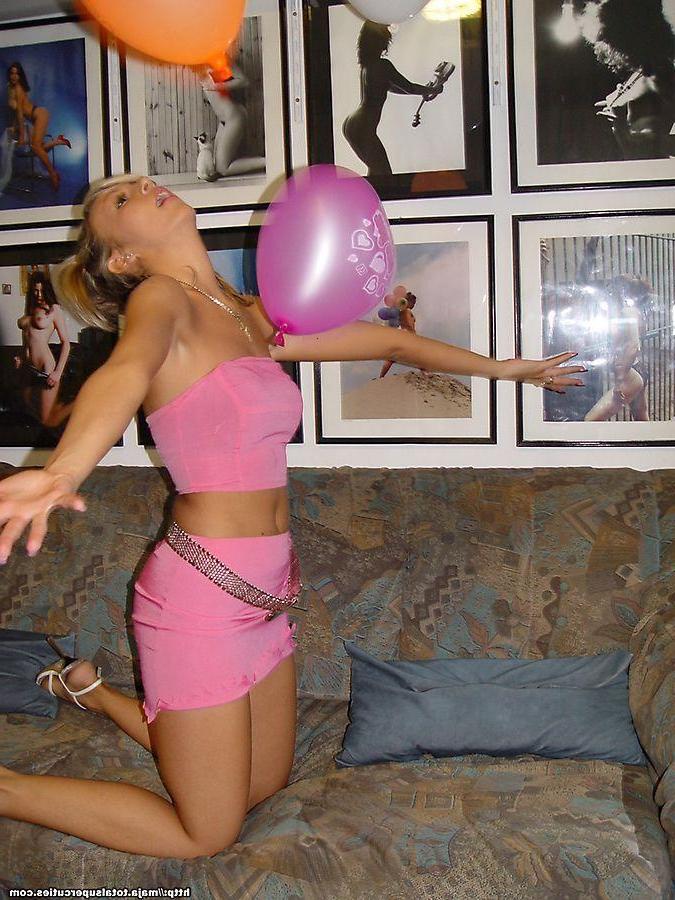 20P Pictures of Maja being kinky with balloons