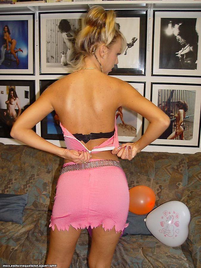 20P Pictures of Maja being kinky with balloons