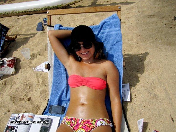 14P Pictures of hot teen girlfriends posing in bikinis