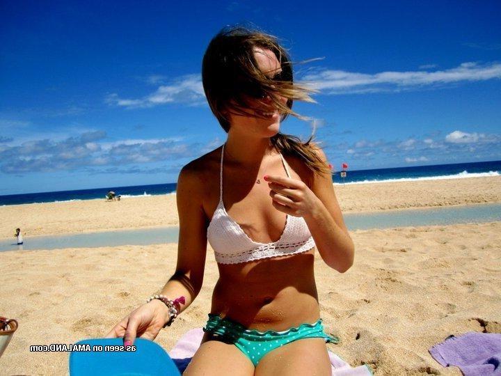 14P Pictures of hot teen girlfriends posing in bikinis