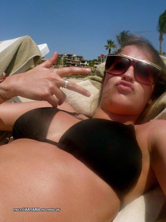 14P Pictures of hot teen girlfriends posing in bikinis