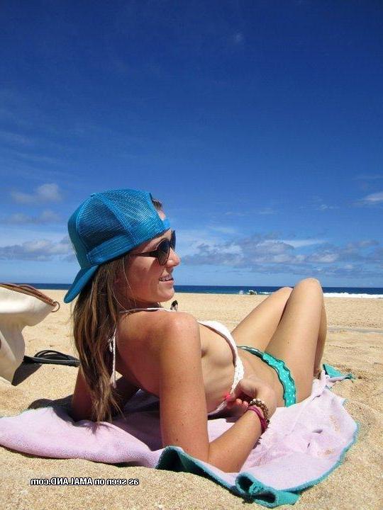 14P Pictures of hot teen girlfriends posing in bikinis