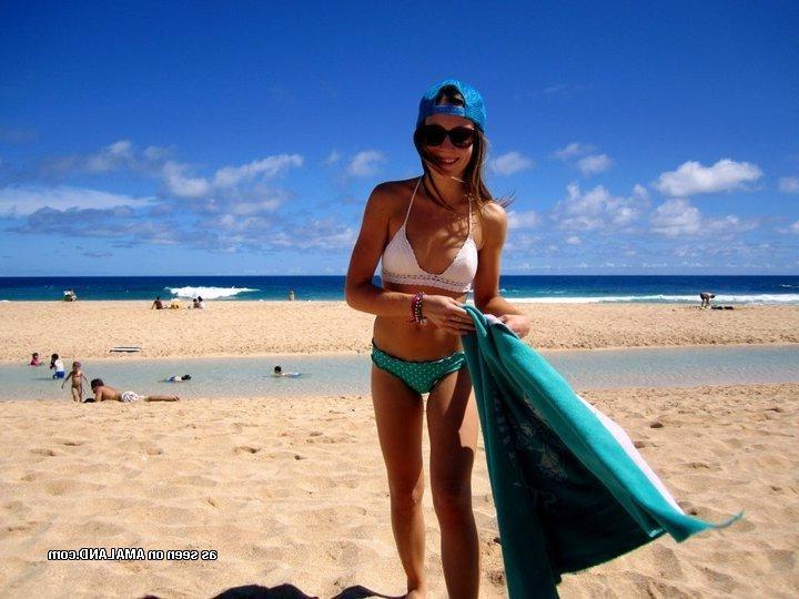 14P Pictures of hot teen girlfriends posing in bikinis