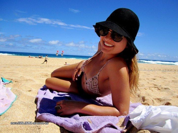 14P Pictures of hot teen girlfriends posing in bikinis