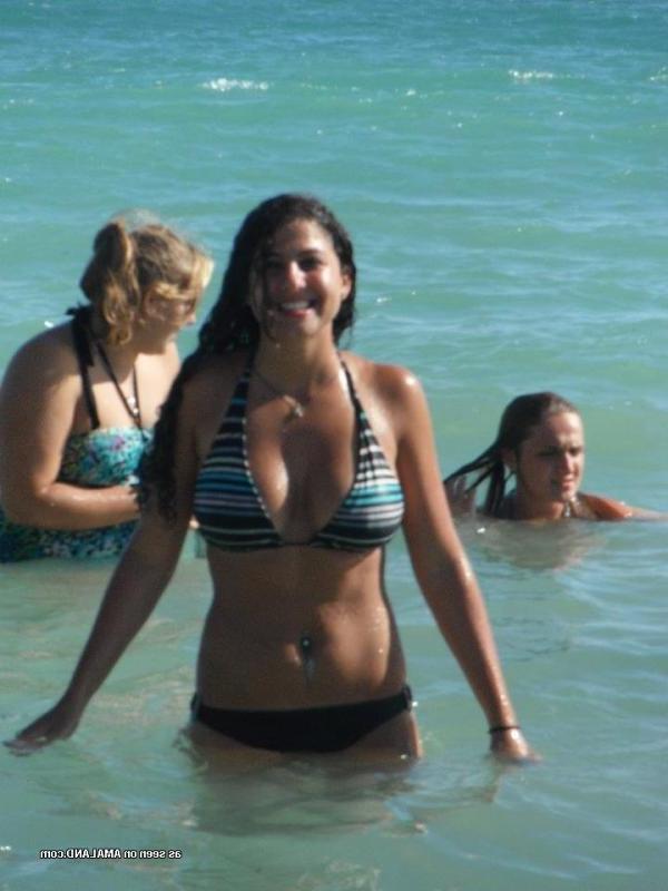 15P Nice wild picture collection of hotties posing outdoors
