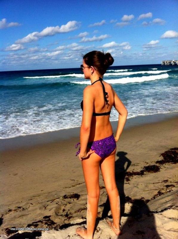 15P Nice wild picture collection of hotties posing outdoors
