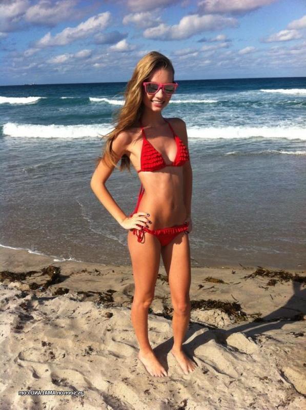 15P Nice wild picture collection of hotties posing outdoors