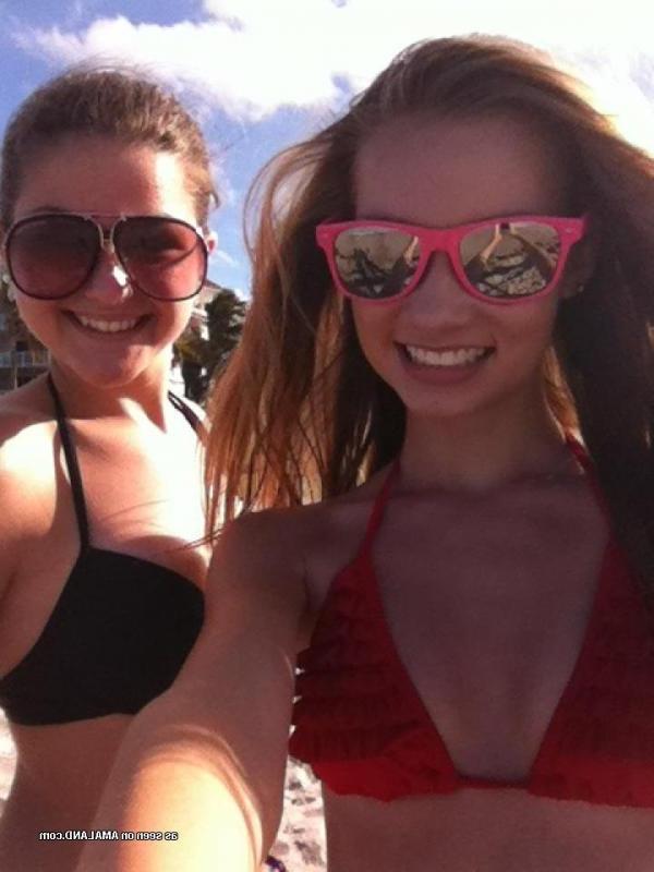 15P Nice wild picture collection of hotties posing outdoors