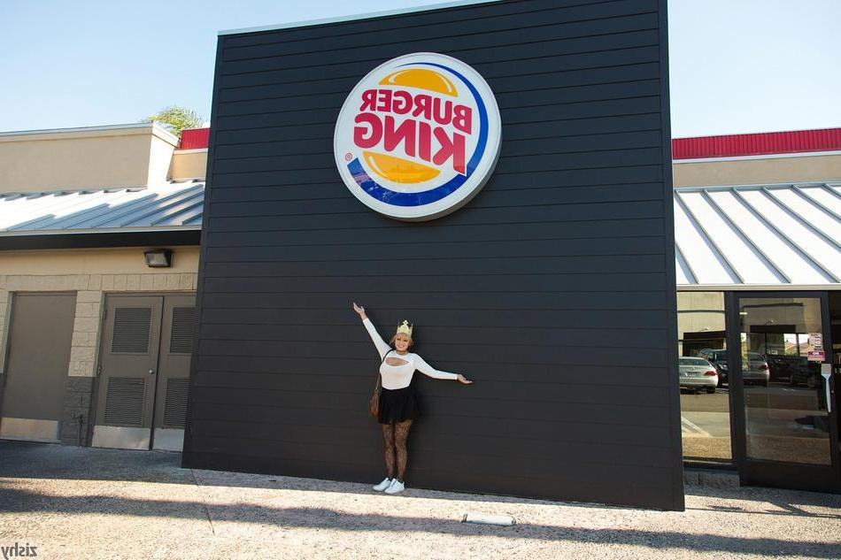 8P Busty blonde Gwen Stanberg flashes her big boobs at a Burger King