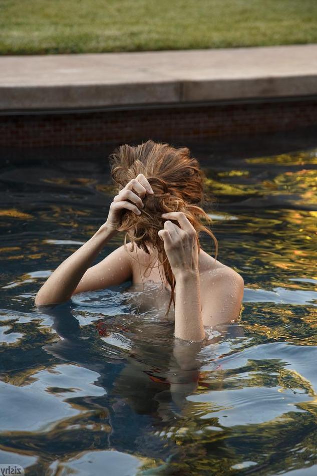 8P Hot teen Reese Berkman has some fun in the pool