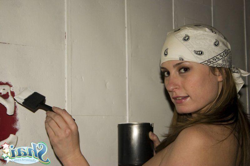 14P Pictures of Shai West getting messy with the paint