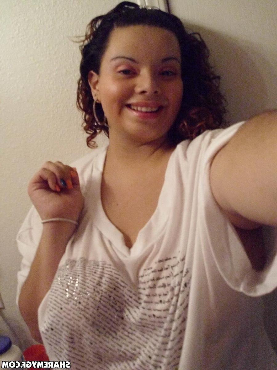 12P Big chubby girlfriend shows off her huge tits while taking selfies