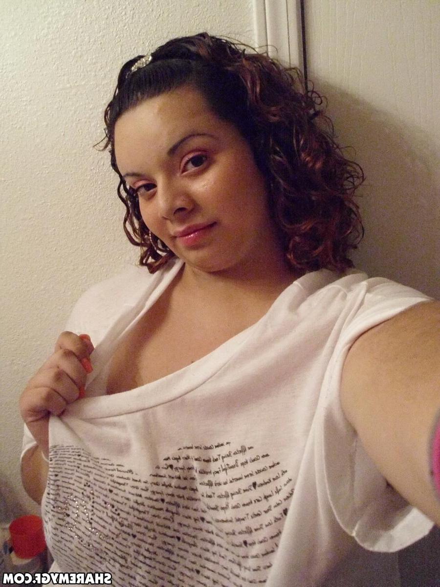 12P Big chubby girlfriend shows off her huge tits while taking selfies