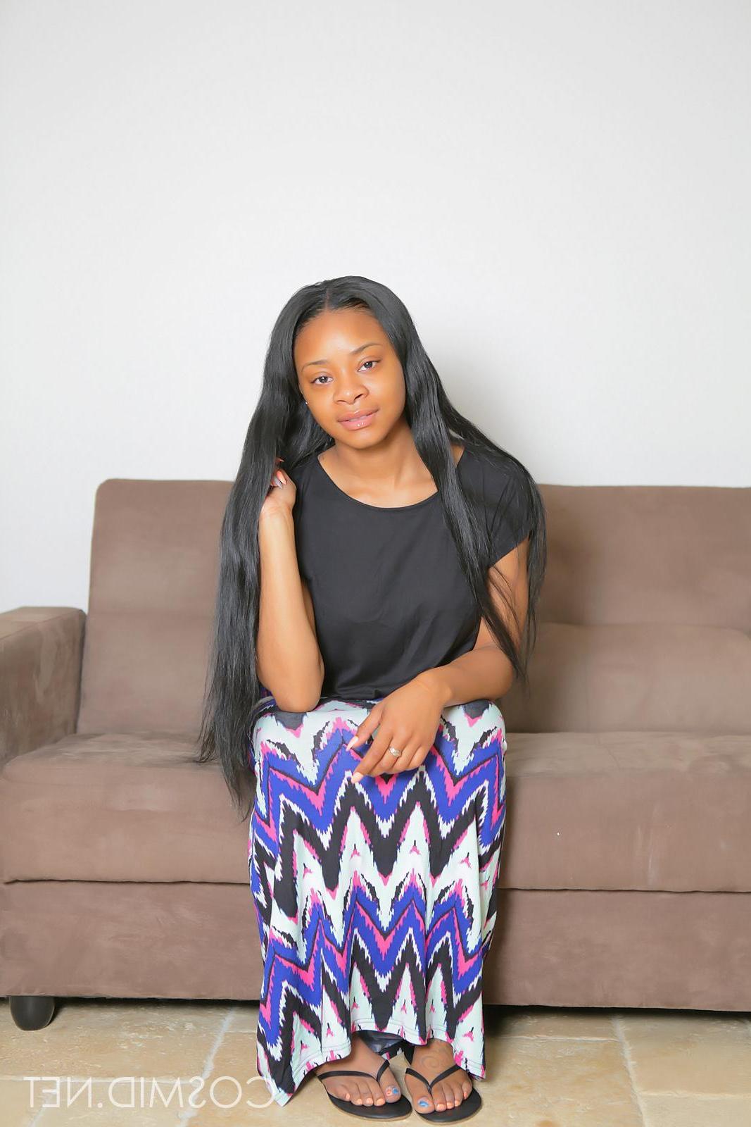 16P Busty ebony girl Mechelle shows off her big natural tits