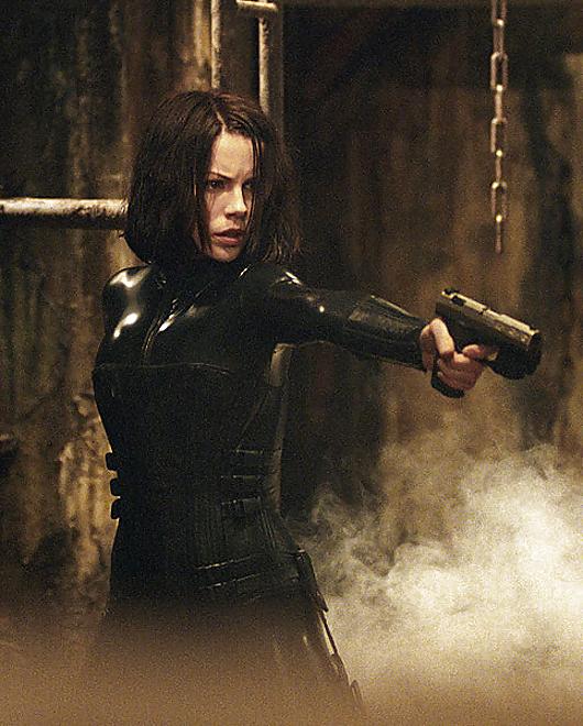 23P Superheroines & Villainesses
