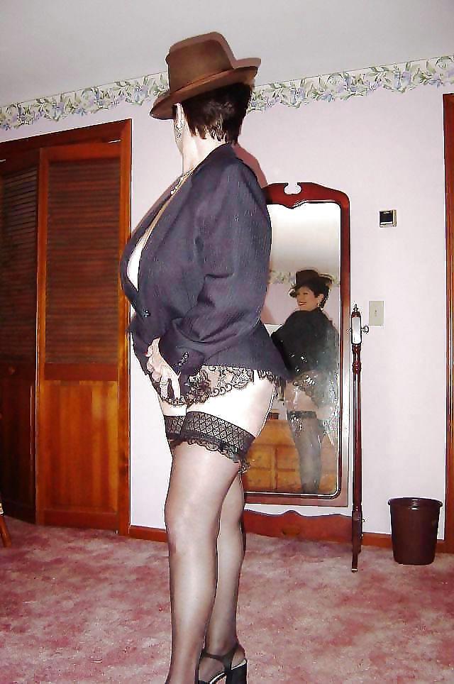 20P Mature in pantyhose 3