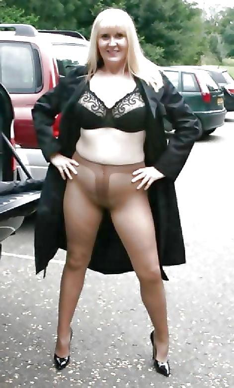 20P Mature in pantyhose 3