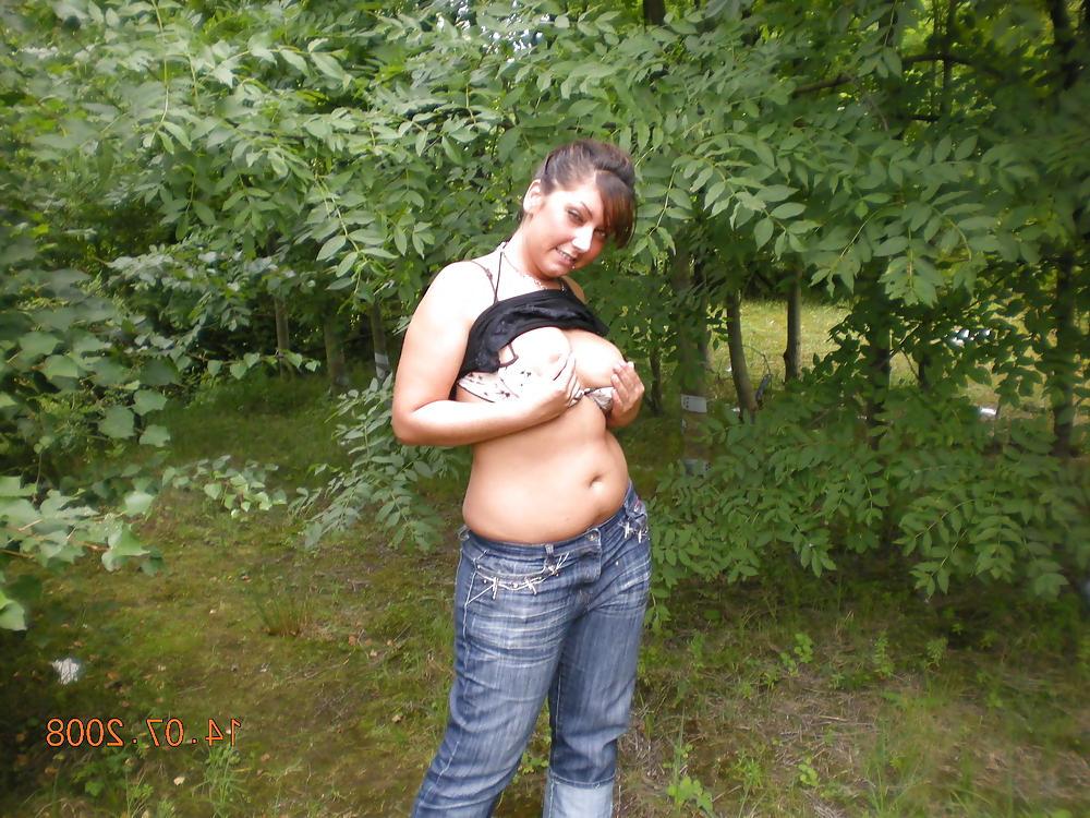 17P Sexy amatuer posing in the woods
