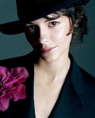 25P I want to fuck Audrey Tautou so bad 