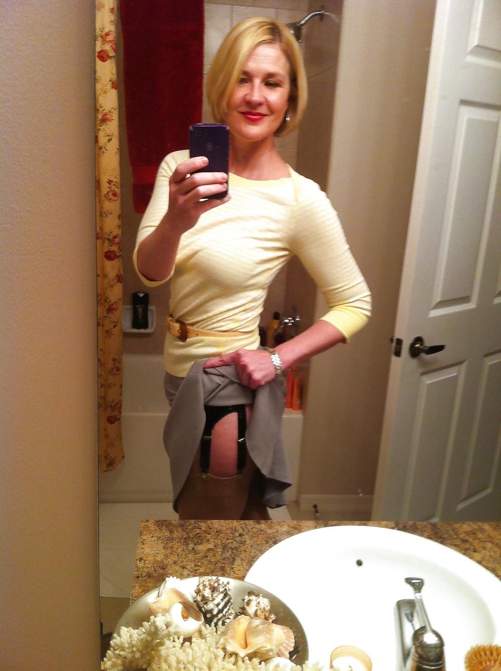 25P Blond MILF in stockings