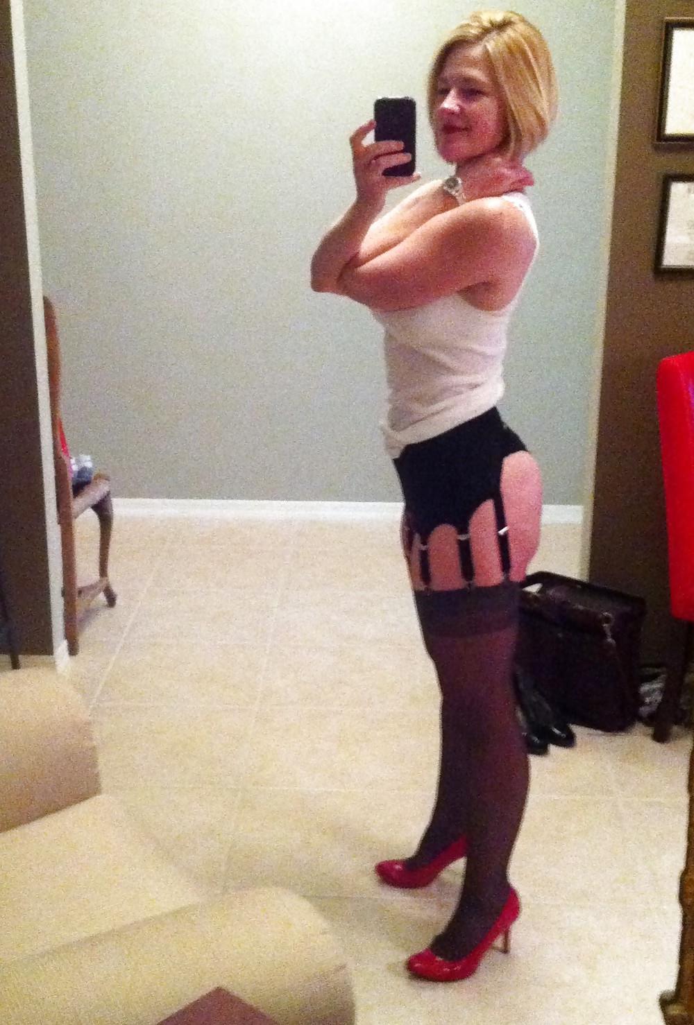 25P Blond MILF in stockings