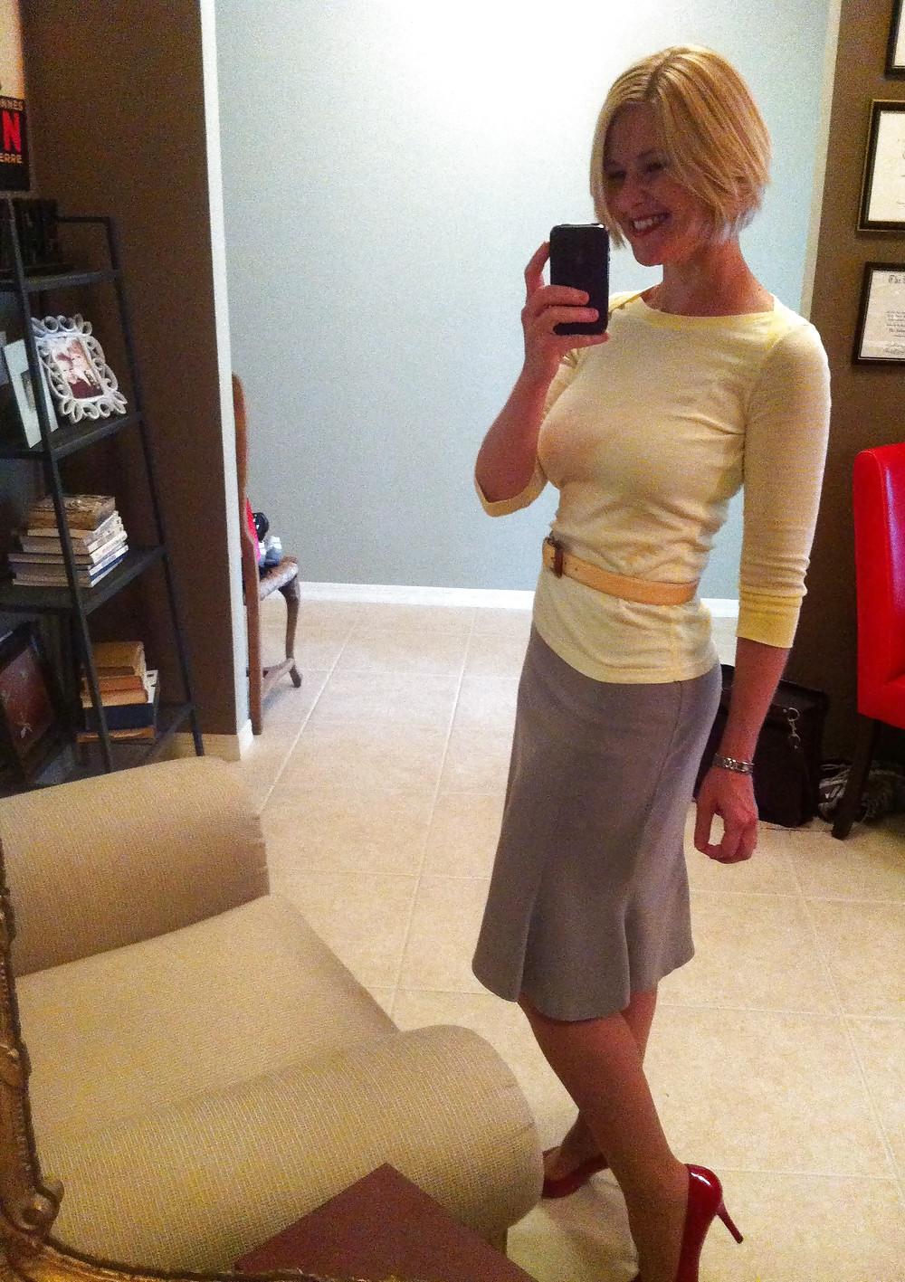 25P Blond MILF in stockings
