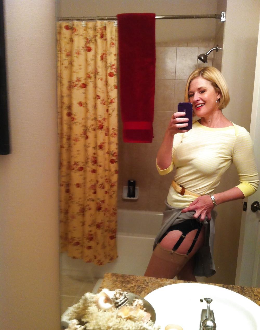 25P Blond MILF in stockings