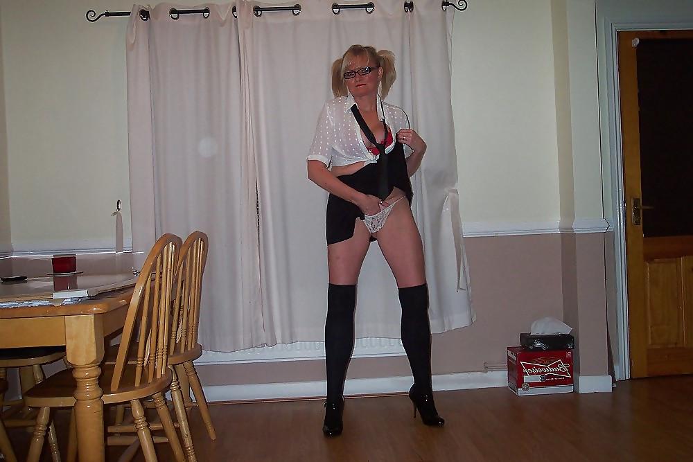 25P UK Amateur Slut Milf Samantha School Girl