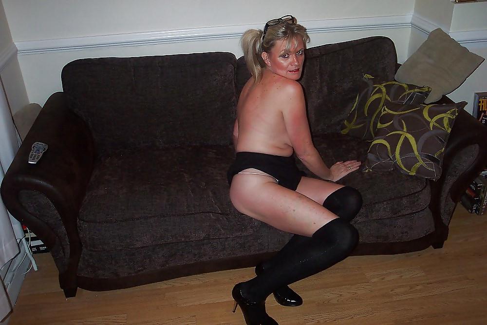 25P UK Amateur Slut Milf Samantha School Girl