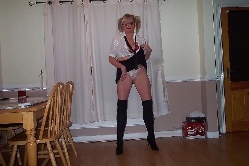 25P UK Amateur Slut Milf Samantha School Girl