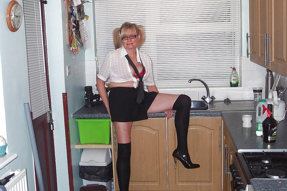 25P UK Amateur Slut Milf Samantha School Girl