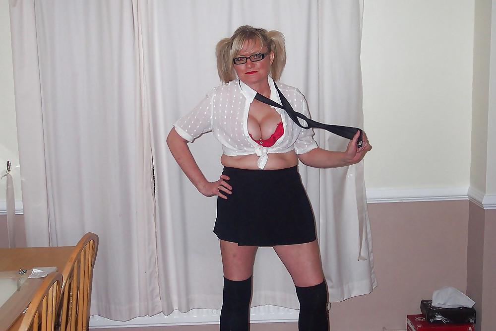 25P UK Amateur Slut Milf Samantha School Girl