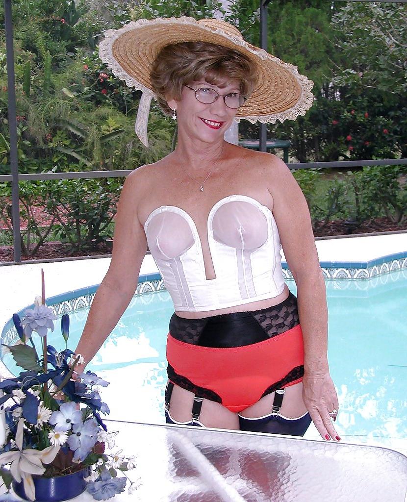 25P Beautiful mature in lingerie