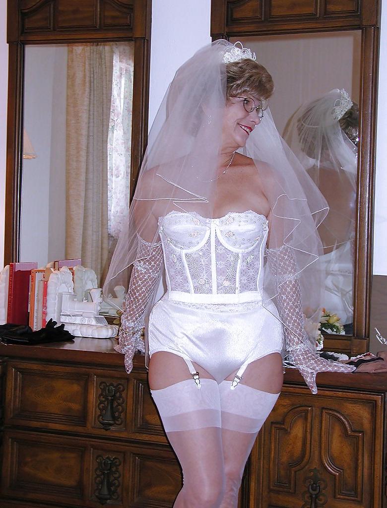 25P Beautiful mature in lingerie