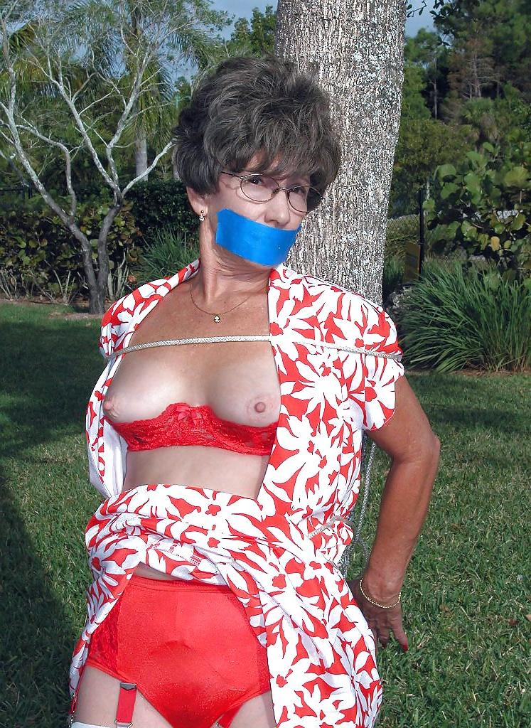25P Beautiful mature in lingerie