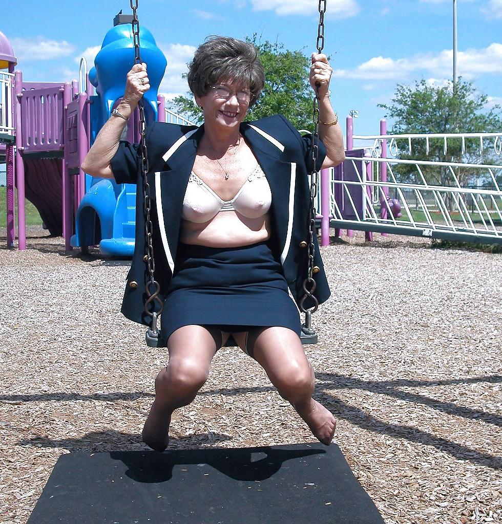 25P Beautiful mature in lingerie