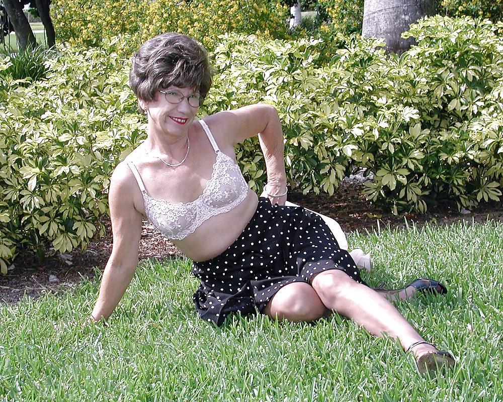 25P Beautiful mature in lingerie