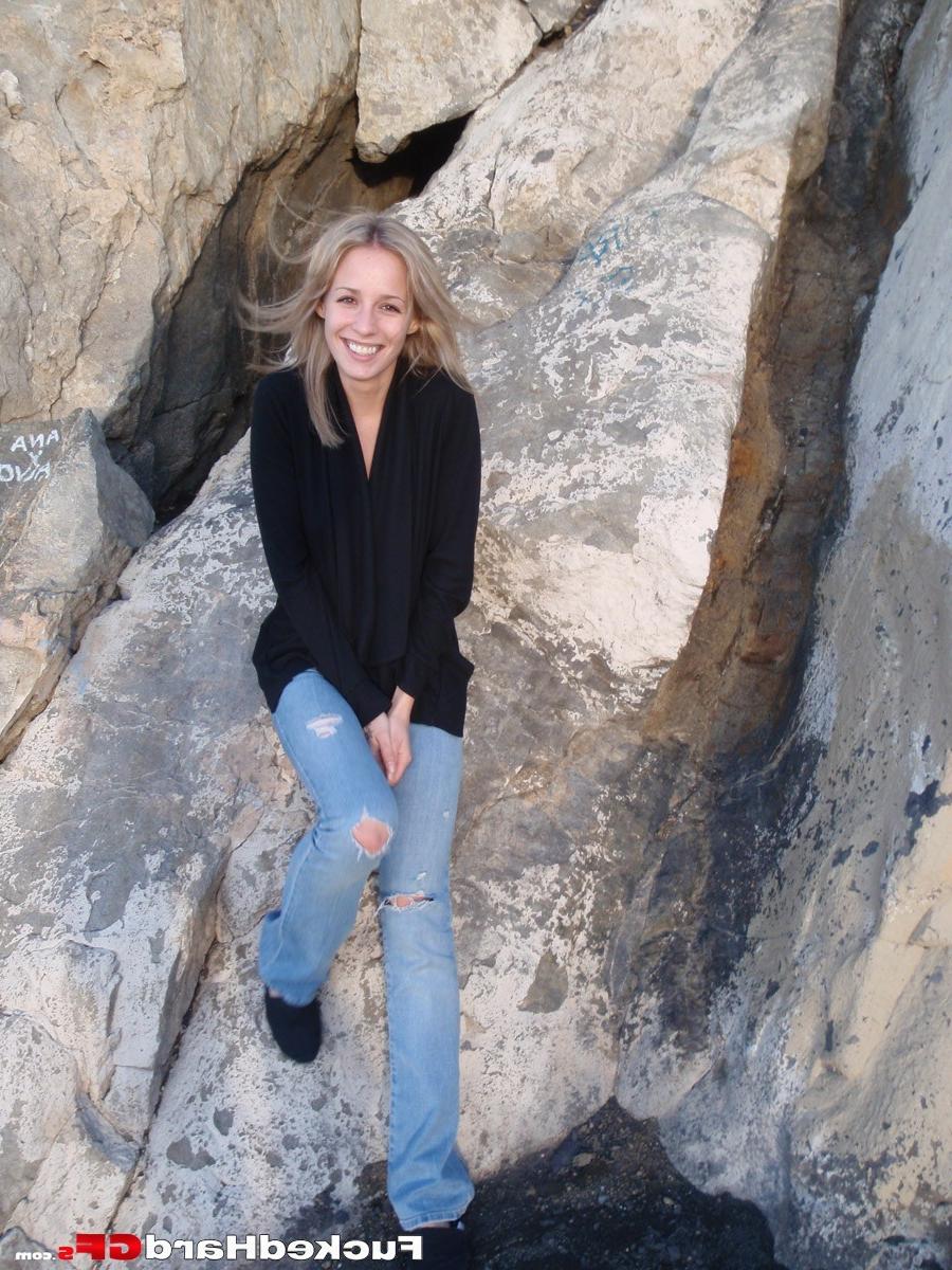 15P Beautiful girlfriend Jas goes outdoors with her boyfriend for some naughty fun
