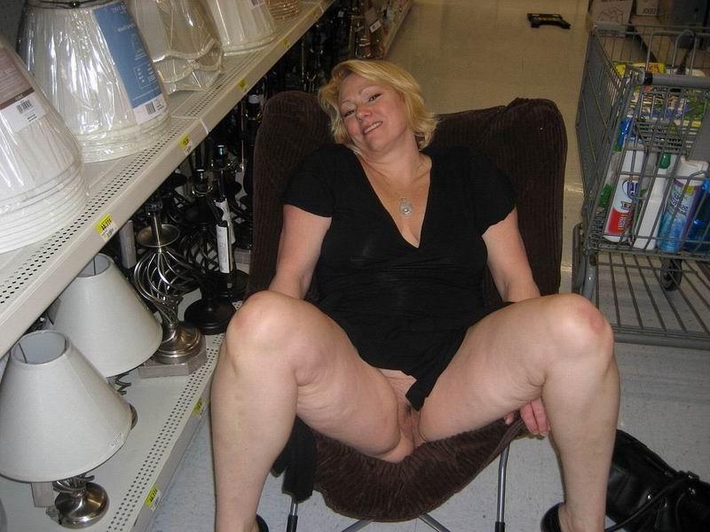 18P busty plumper mature poser and toying