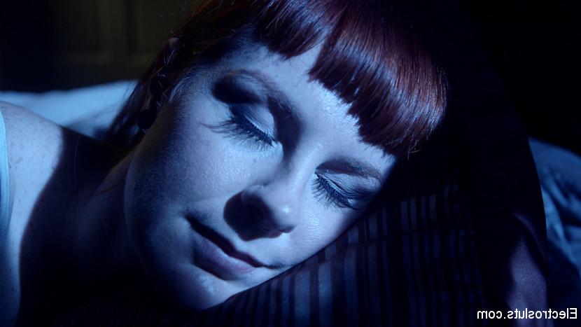 15P Fresh meat Barbary Rose, falls asleep to find herself in an otherworldly medical