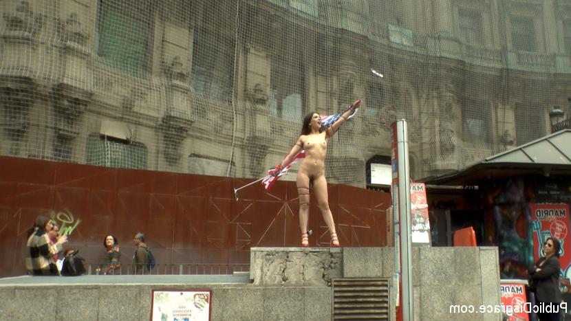 15P Juliette March is an embarrassment to the USA. This slutty loser tourist with he