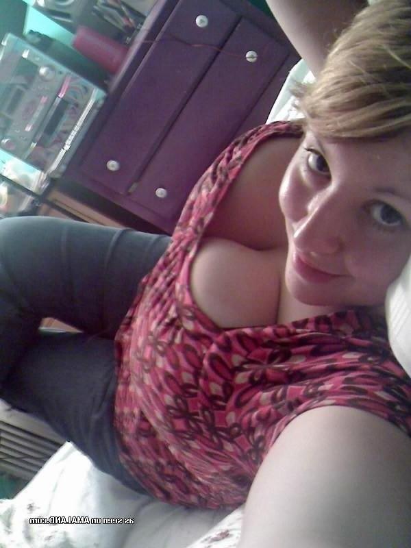 10P Shorthaired bbw camwhoring for her bf