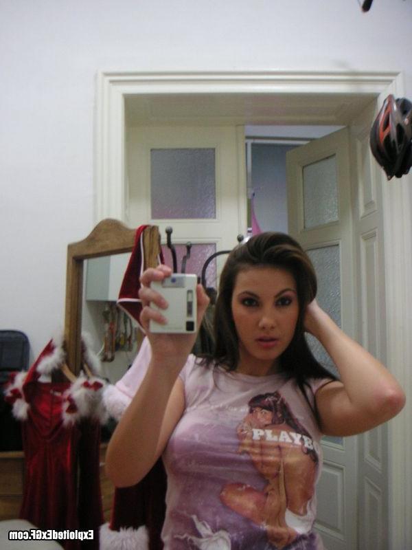 12P Sexy girls pose in pics they thought were just for their BF