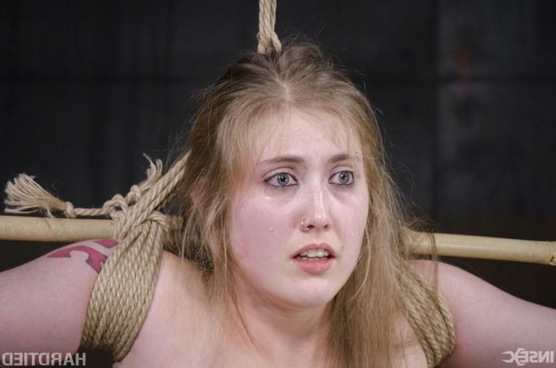 14P Electra Rayne is so damn sexy. Long hair, big tits, sexy legs, she's a fine piec