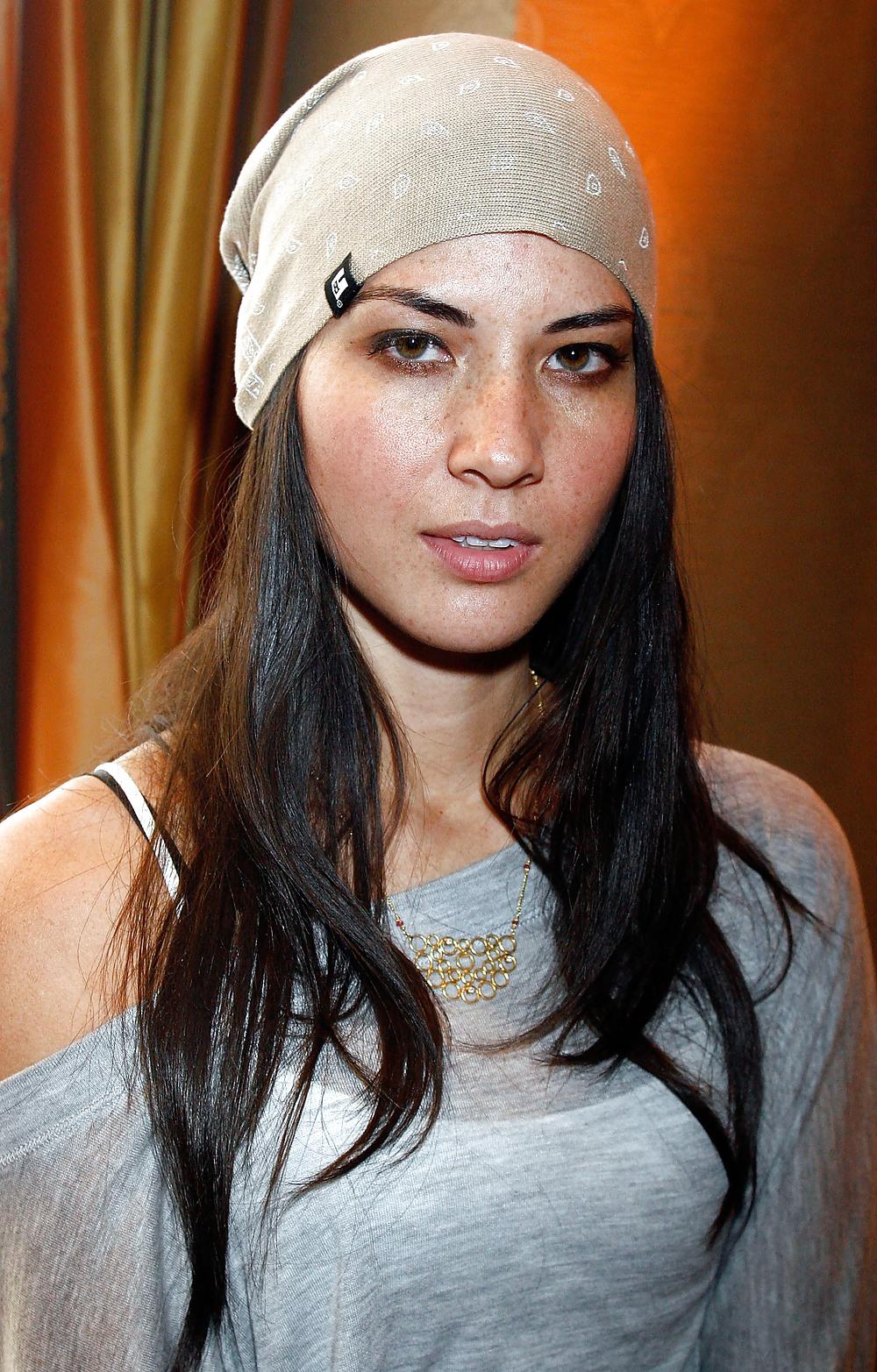 25P Olivia Munn mega collection